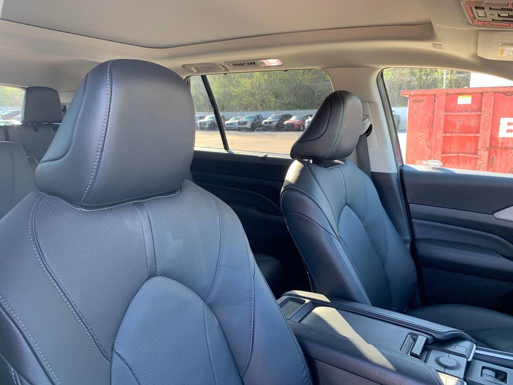 Used 2025 Toyota Grand Highlander AWD Hybrid image 21