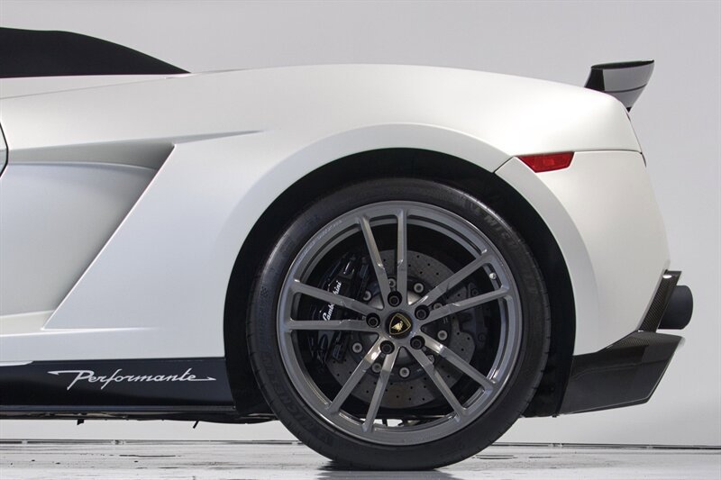 Used 2012 Lamborghini Gallardo LP 570-4 Performante AWD/4WD image 8