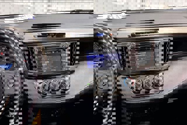 Used 2015 Toyota RAV4 LE AWD/4WD image 6