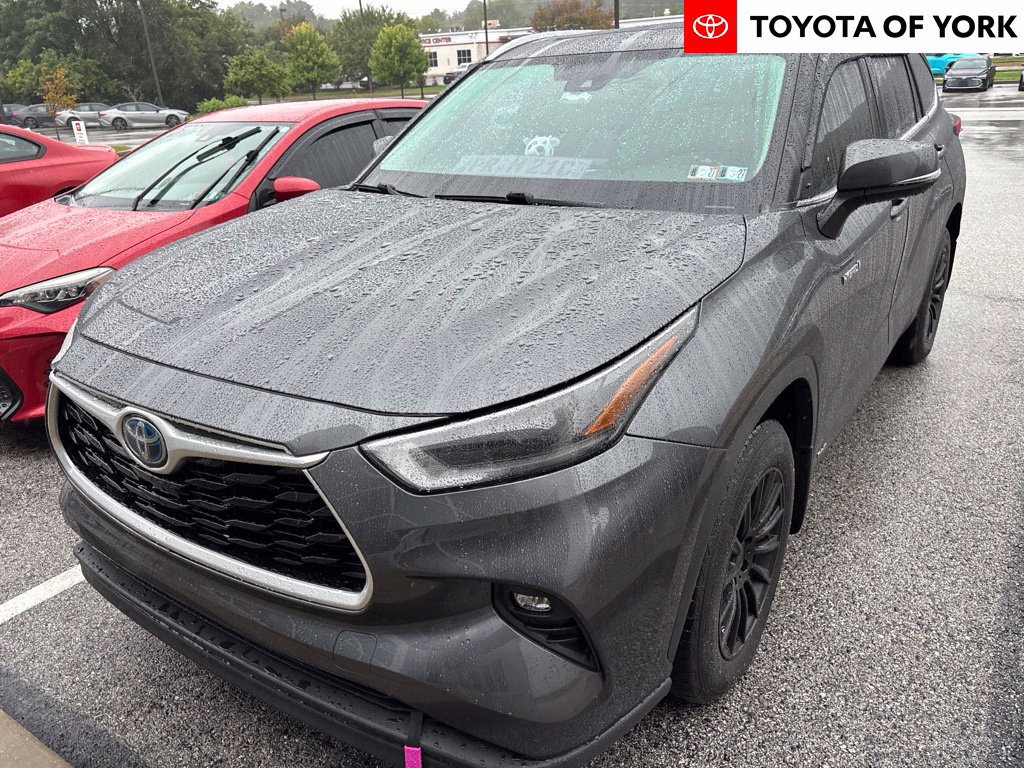 Used 2021 Toyota Highlander XLE AWD/4WD image 1