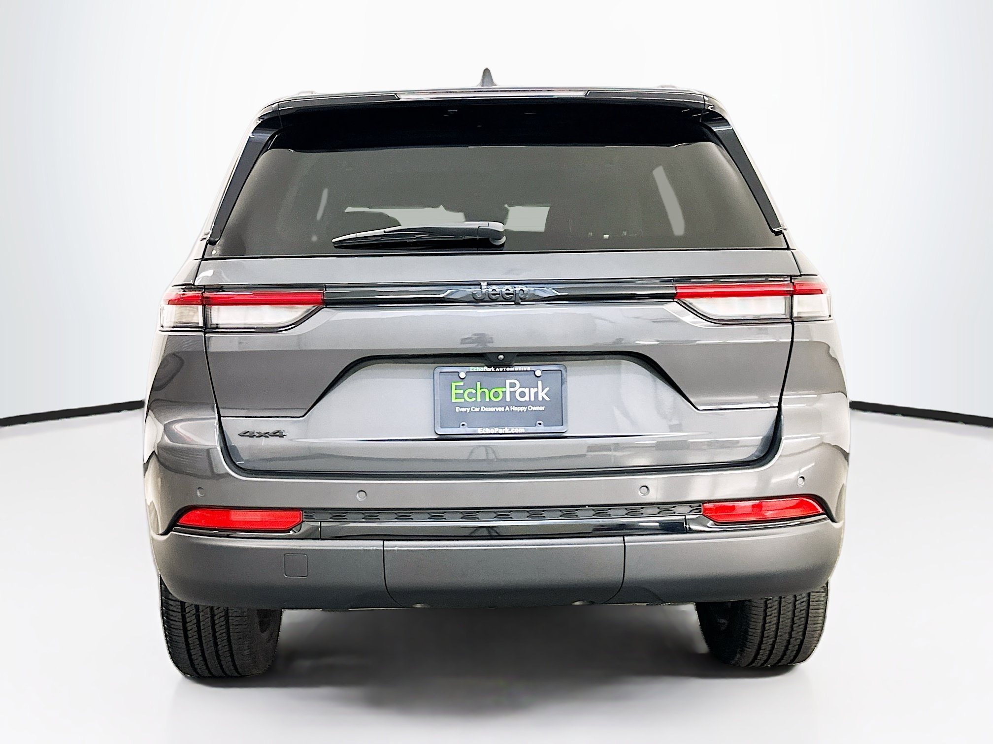 Used 2023 Jeep Grand Cherokee Laredo AWD/4WD image 7
