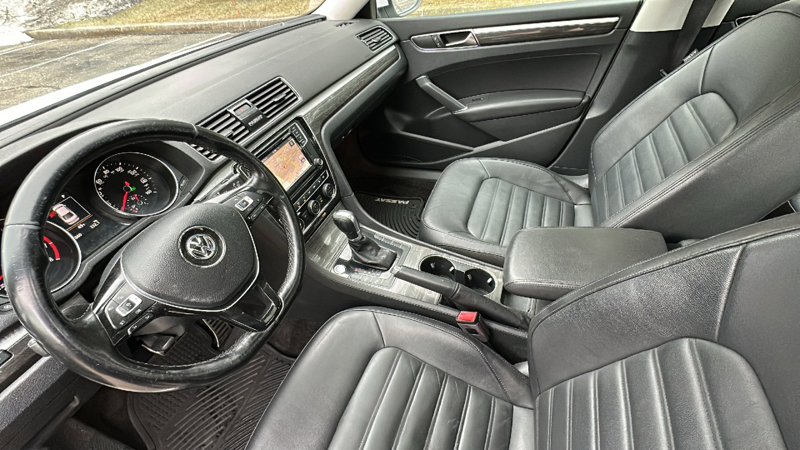 Used 2018 Volkswagen Passat 2.0T SEL Premium FWD image 22