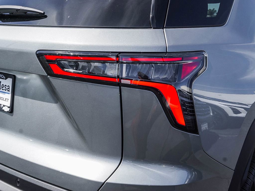 New 2026 Chevrolet Equinox LT w/ Midnight Edition FWD image 7