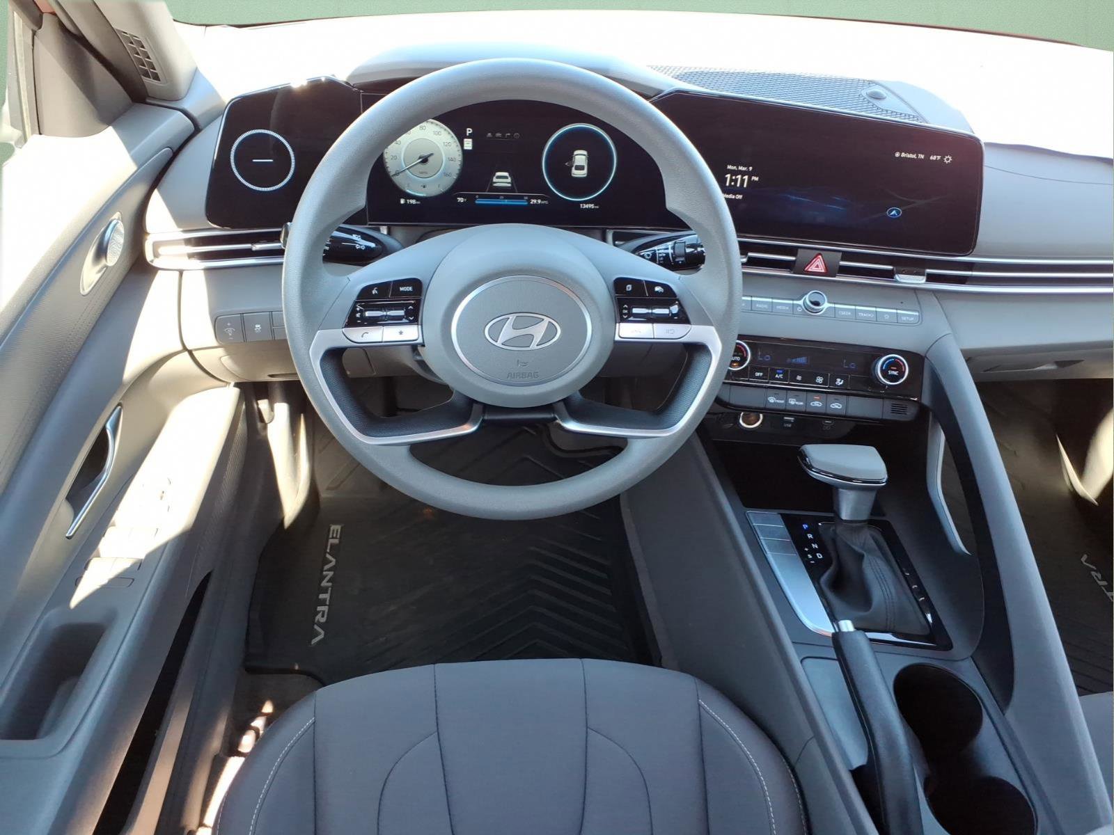 Used 2024 Hyundai Elantra SEL image 15