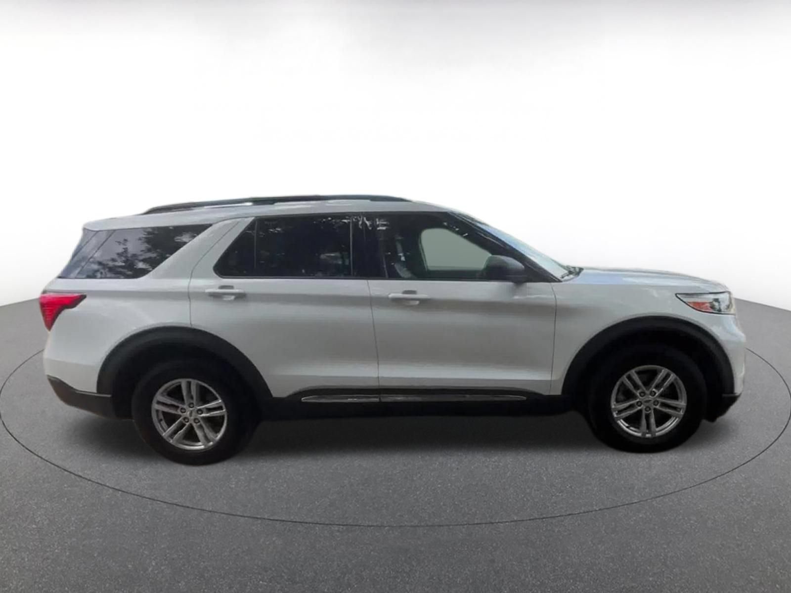 Used 2023 Ford Explorer XLT w/ Equipment Group 202A AWD/4WD image 15