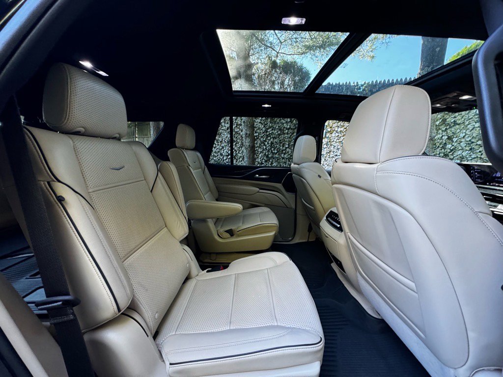 Used 2023 Cadillac Escalade Premium Luxury w/ Performance Package image 22