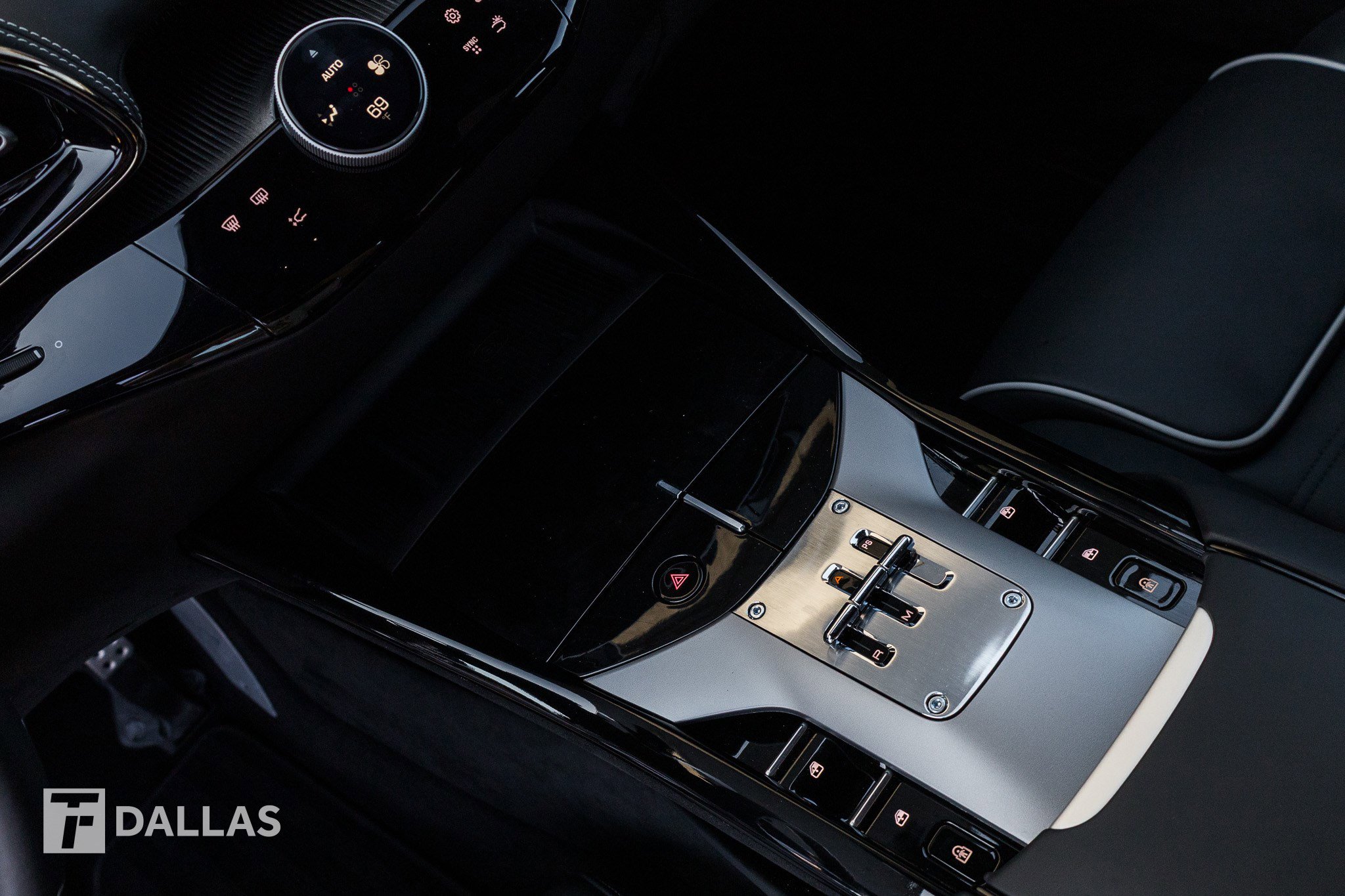 Used 2024 Ferrari Purosangue image 31