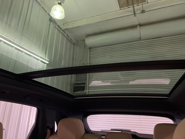 Used 2023 Porsche Cayenne Platinum Edition image 39