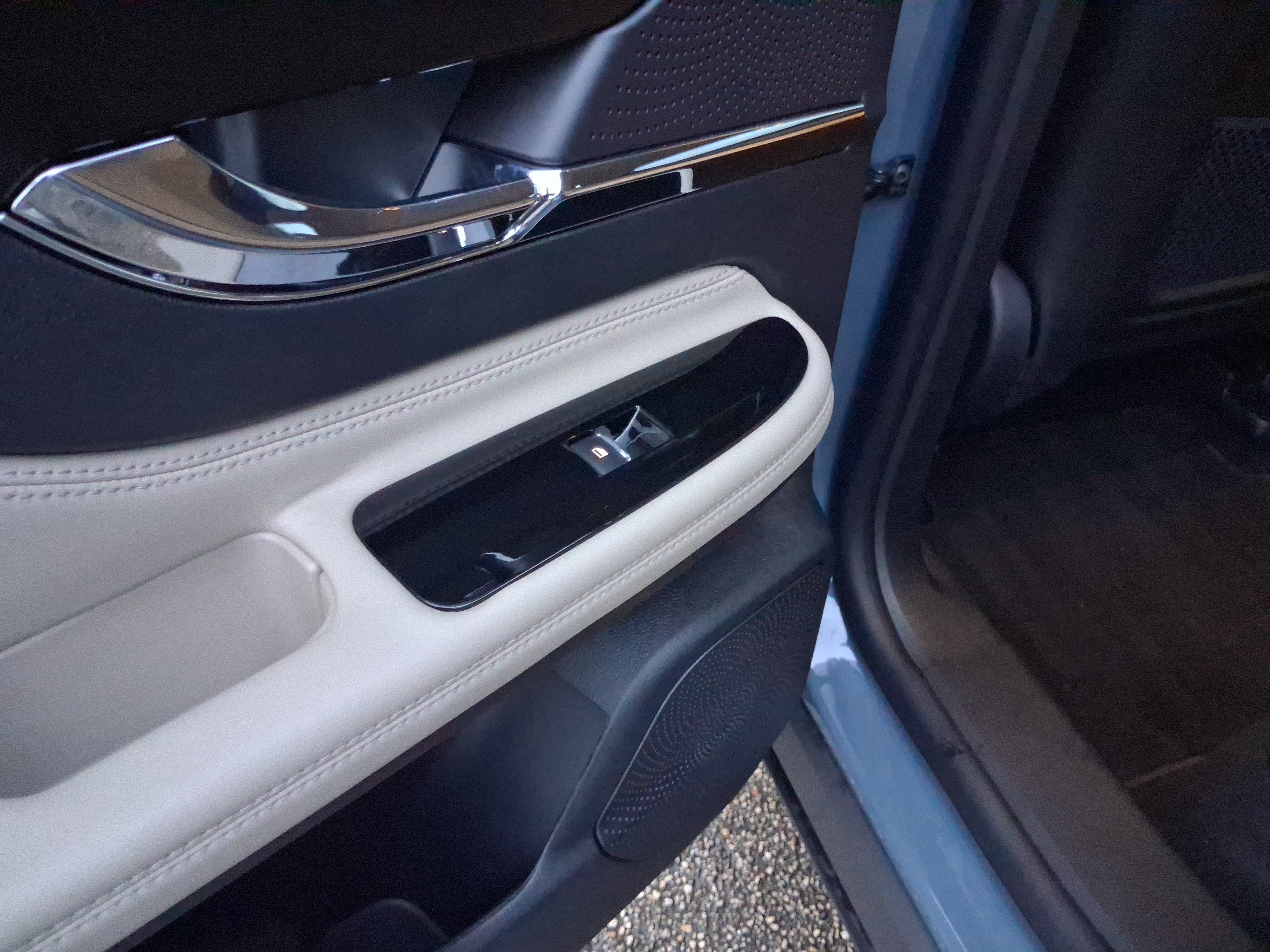 Certified 2025 Lincoln Corsair FWD image 10