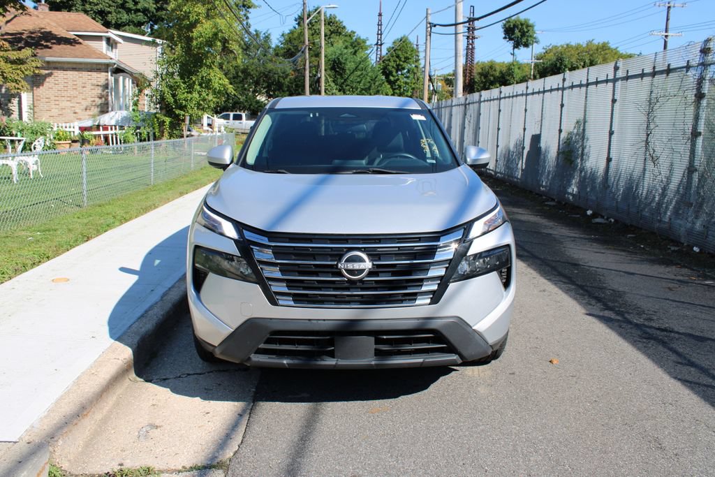Used 2024 Nissan Rogue SV FWD image 3