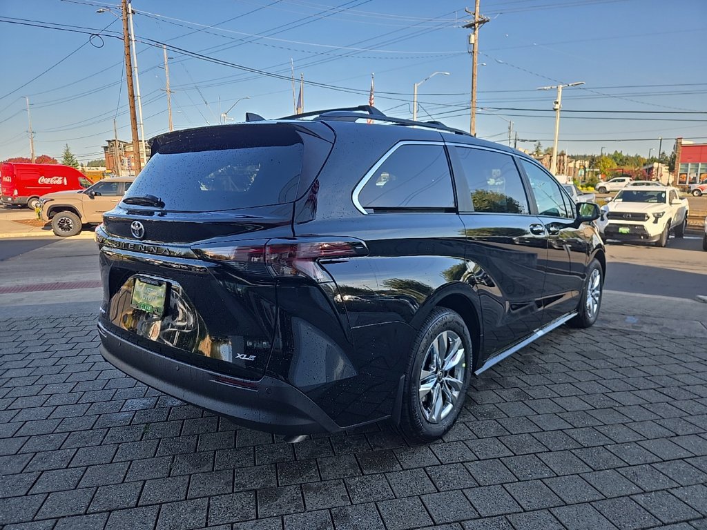 New 2026 Toyota Sienna XLE AWD/4WD image 5