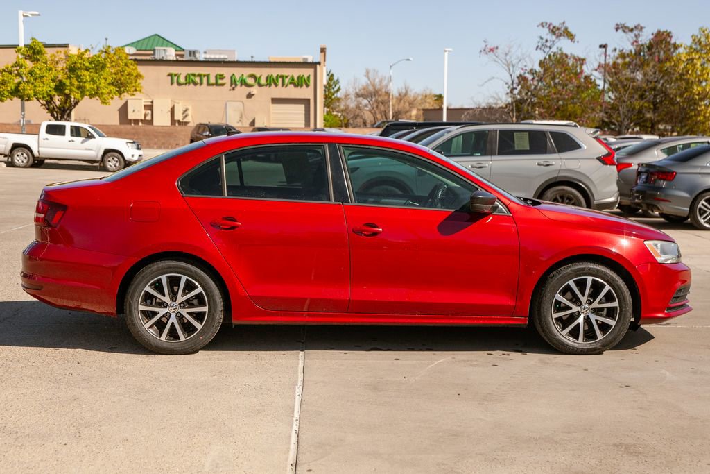 Used 2016 Volkswagen Jetta SE image 4