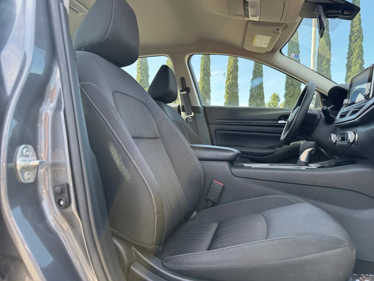 Used 2024 Nissan Altima 2.5 SV FWD image 19