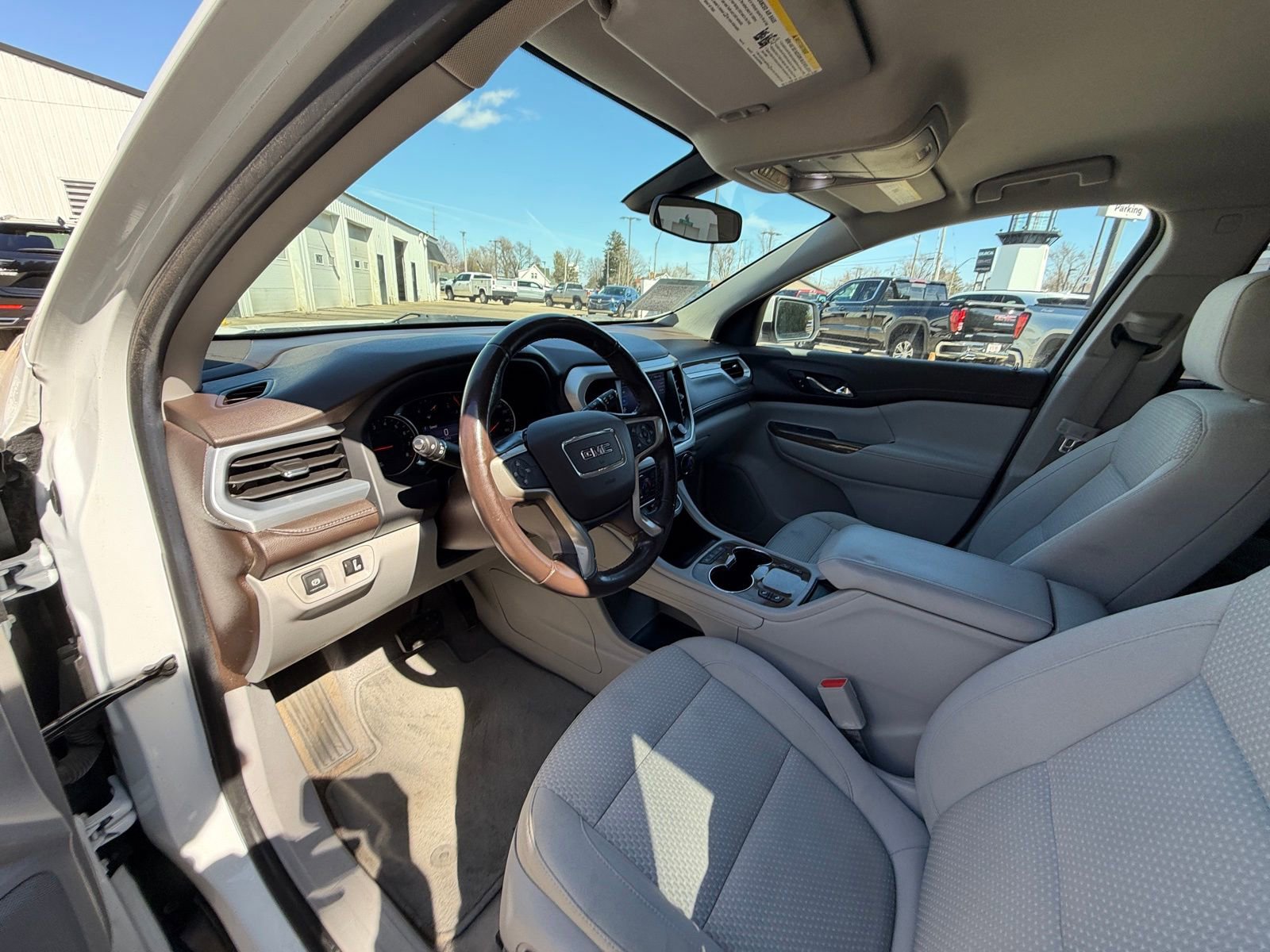 Used 2020 GMC Acadia SLE w/ Driver Convenience Package image 4