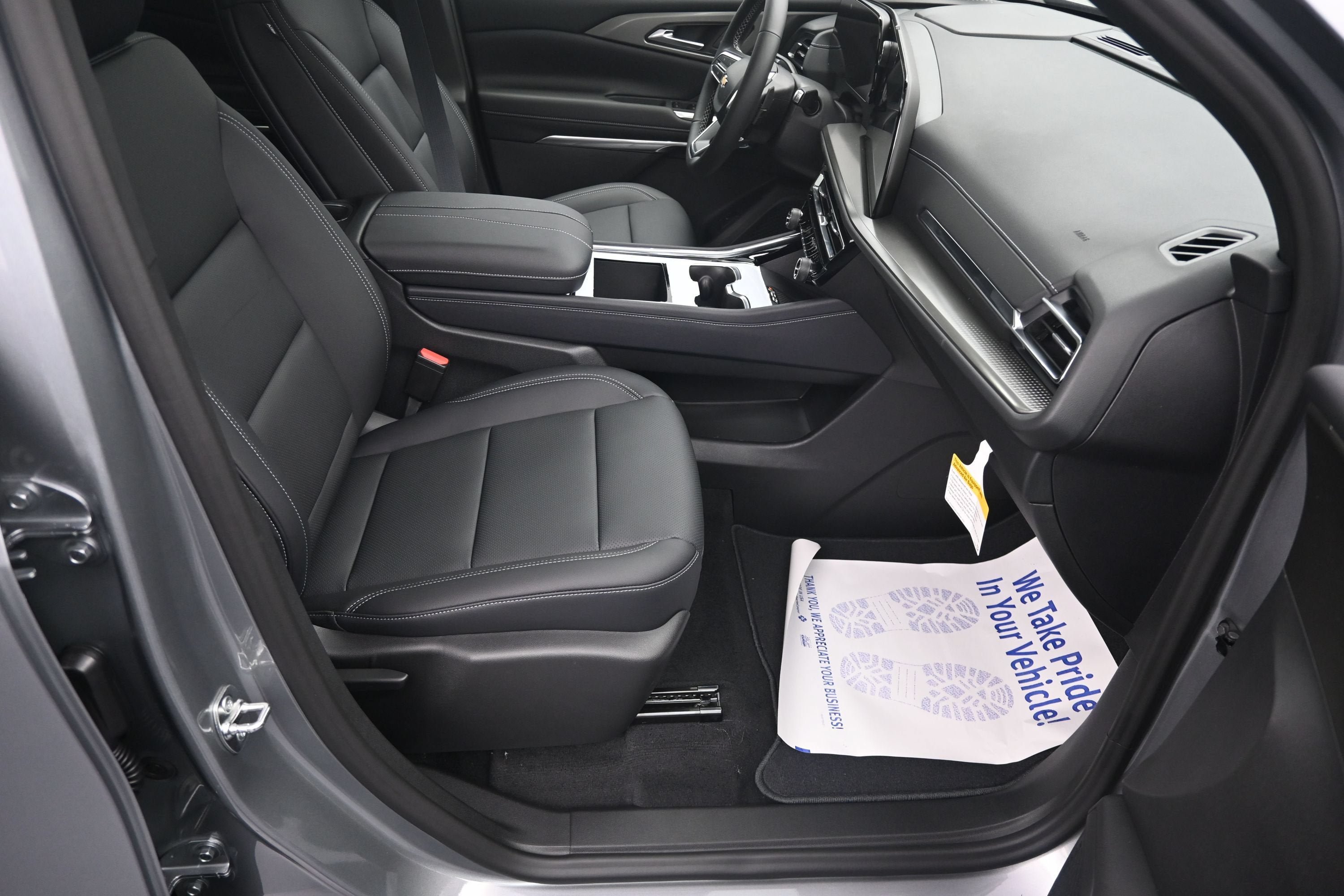 New 2027 Chevrolet Traverse LT w/ Sun and Wheel Package FWD image 37