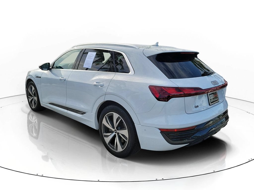 Used 2024 Audi Q8 e-tron Premium Plus w/ Premium Plus Package AWD/4WD image 3