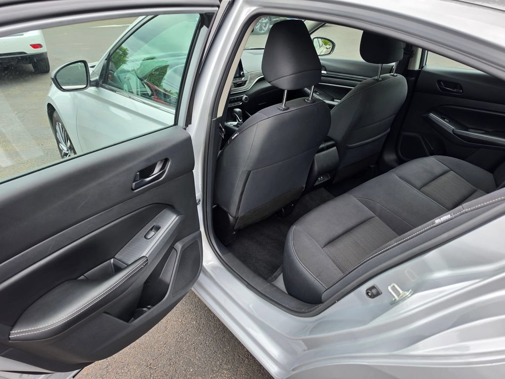 Used 2024 Nissan Altima 2.5 SV FWD image 15