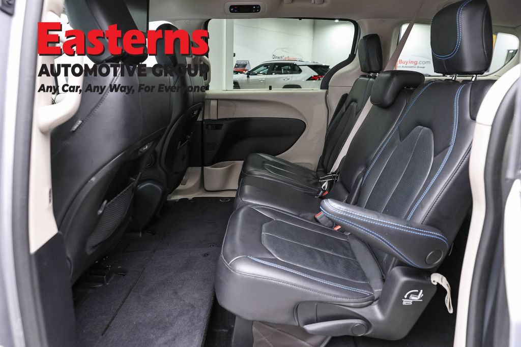 Used 2021 Chrysler Pacifica Touring-L FWD image 22