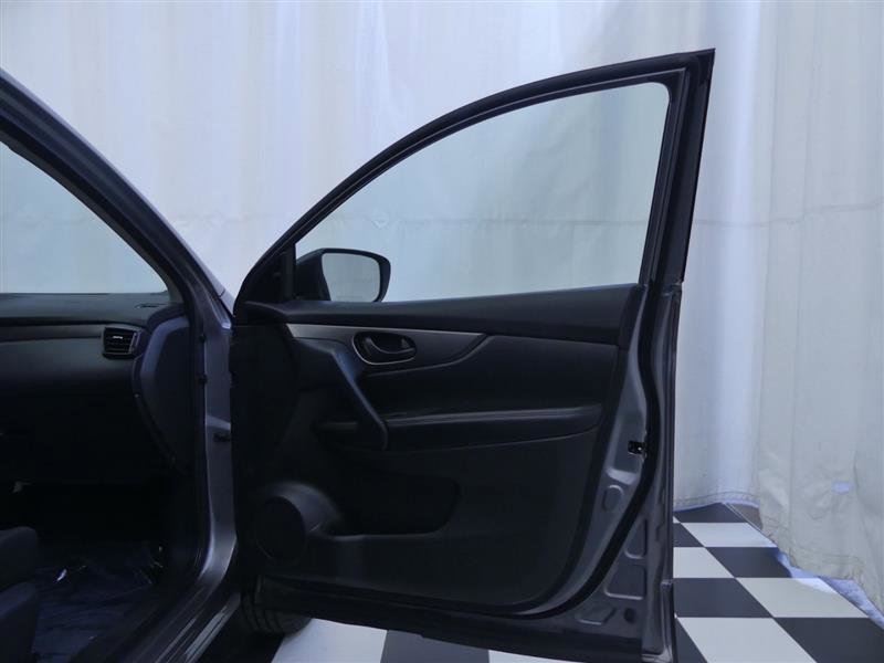 Used 2021 Nissan Rogue Sport S image 24