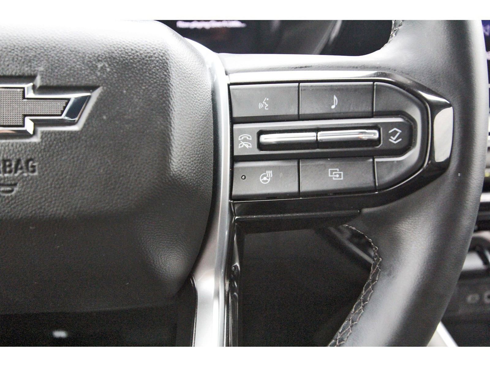 Used 2025 Chevrolet Colorado ZR2 w/ Technology Package AWD/4WD image 18