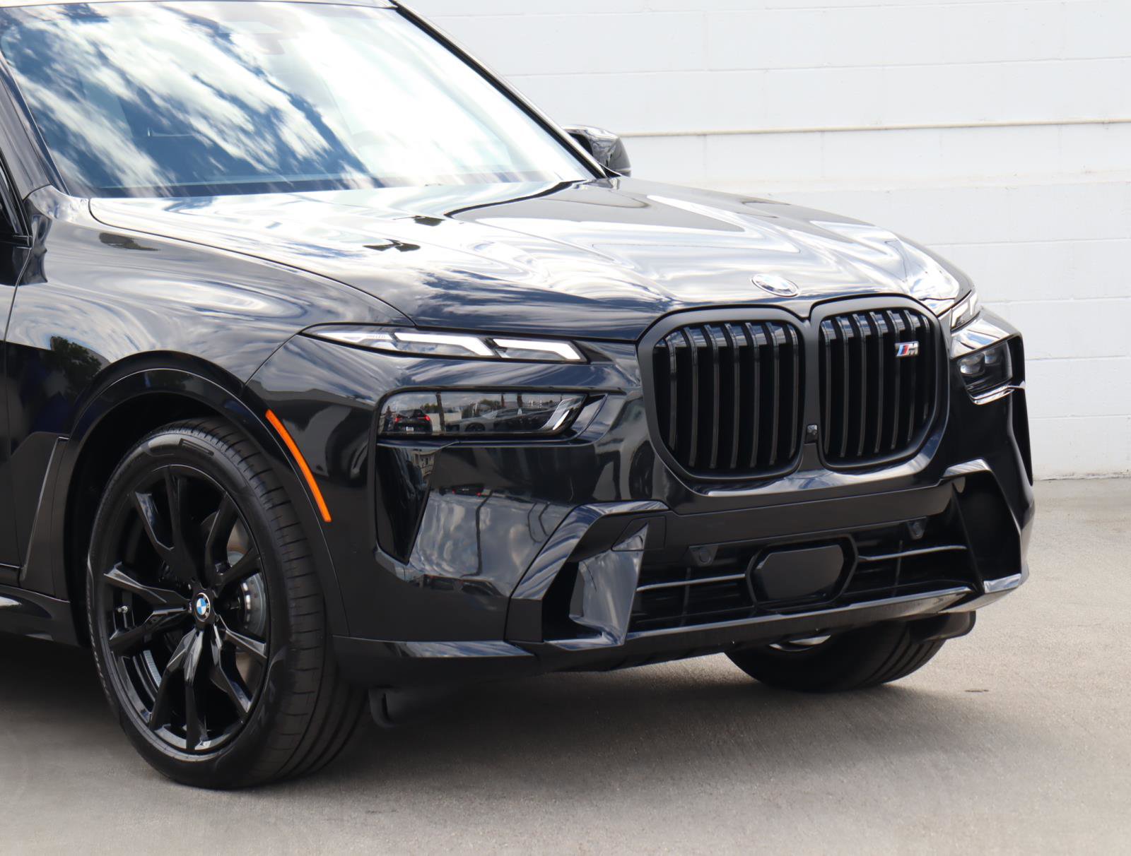 New 2026 BMW X7 M60i image 2