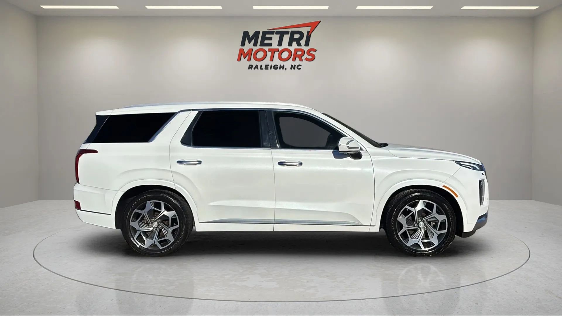 Used 2021 Hyundai Palisade Calligraphy image 3