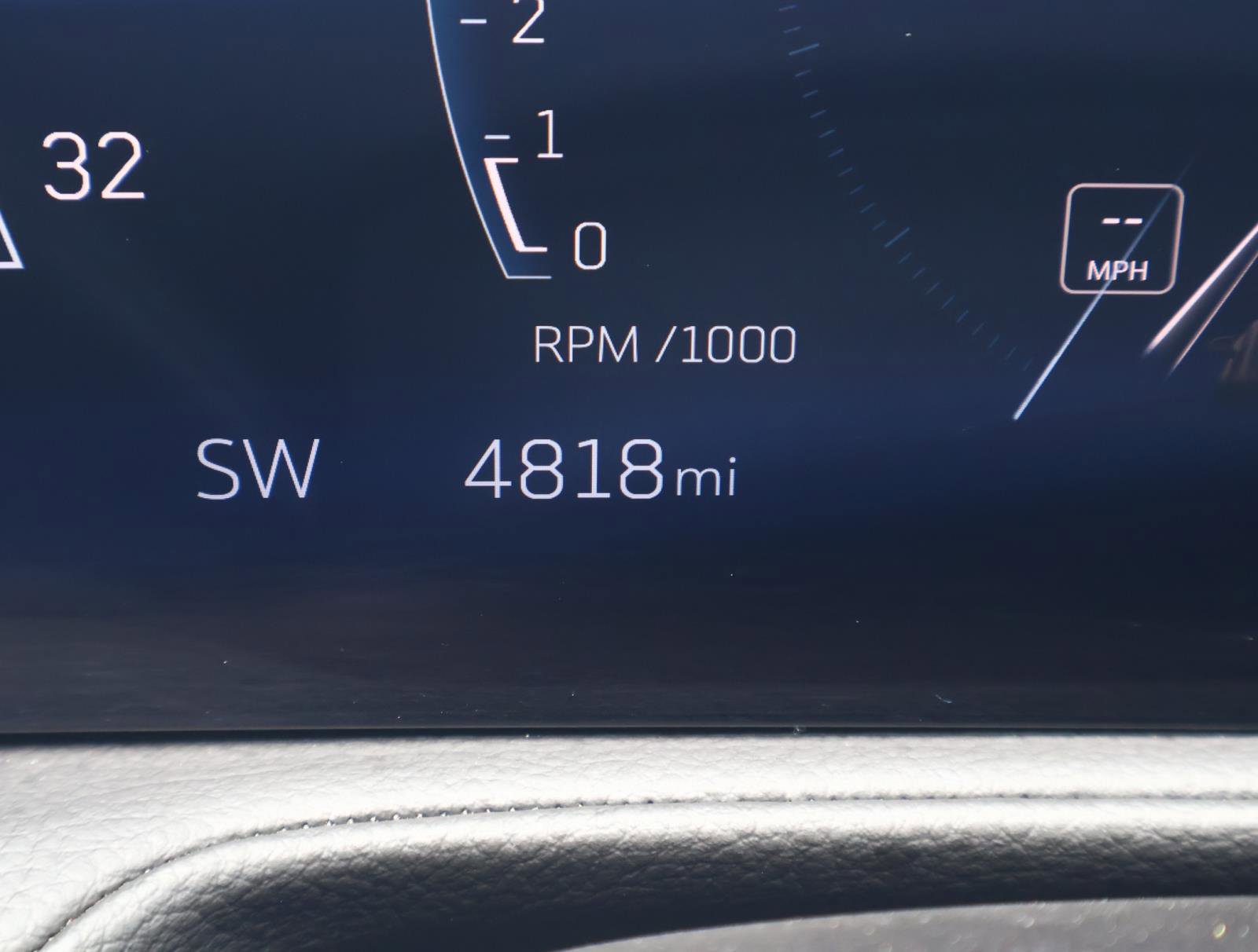 Used 2025 Cadillac XT4 Premium Luxury w/ Technology Package FWD image 35