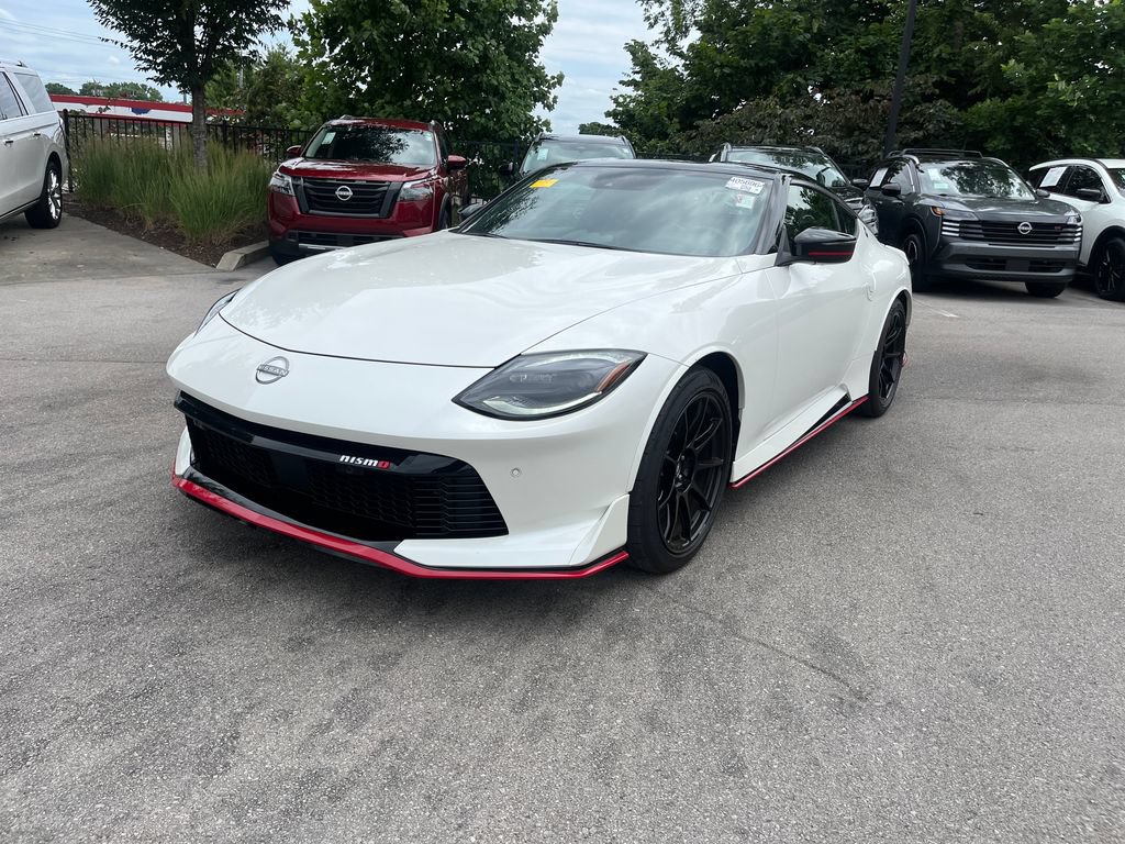 Certified 2025 Nissan Z Performance w/ Floor Mat Package RWD image 3