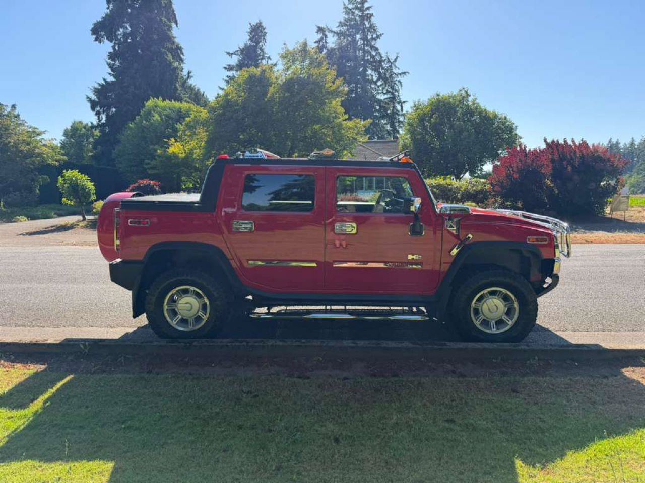 Used 2005 HUMMER H2 SUT w/ Preferred Equipment Group AWD/4WD image 6