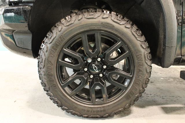 Used 2025 Chevrolet Silverado 1500 ZR2 w/ Technology Package AWD/4WD image 31
