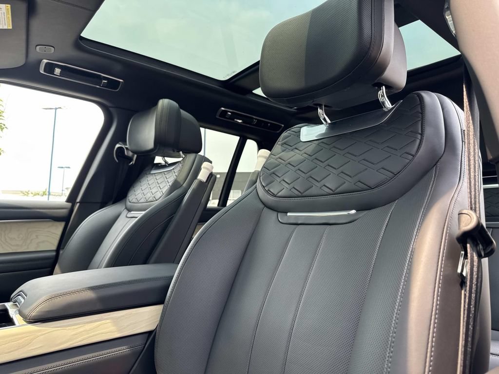 Certified 2024 Land Rover Range Rover SV AWD/4WD image 22