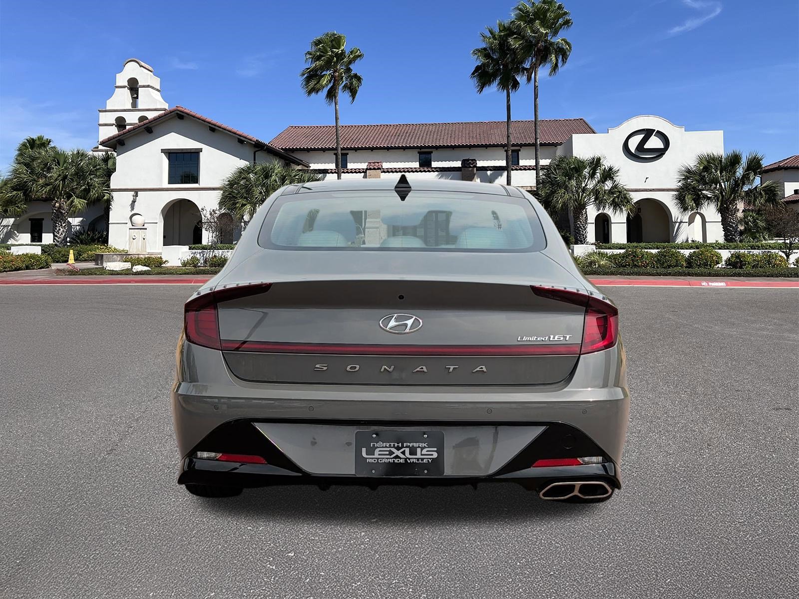 Used 2022 Hyundai Sonata Limited w/ Cargo Package FWD image 3