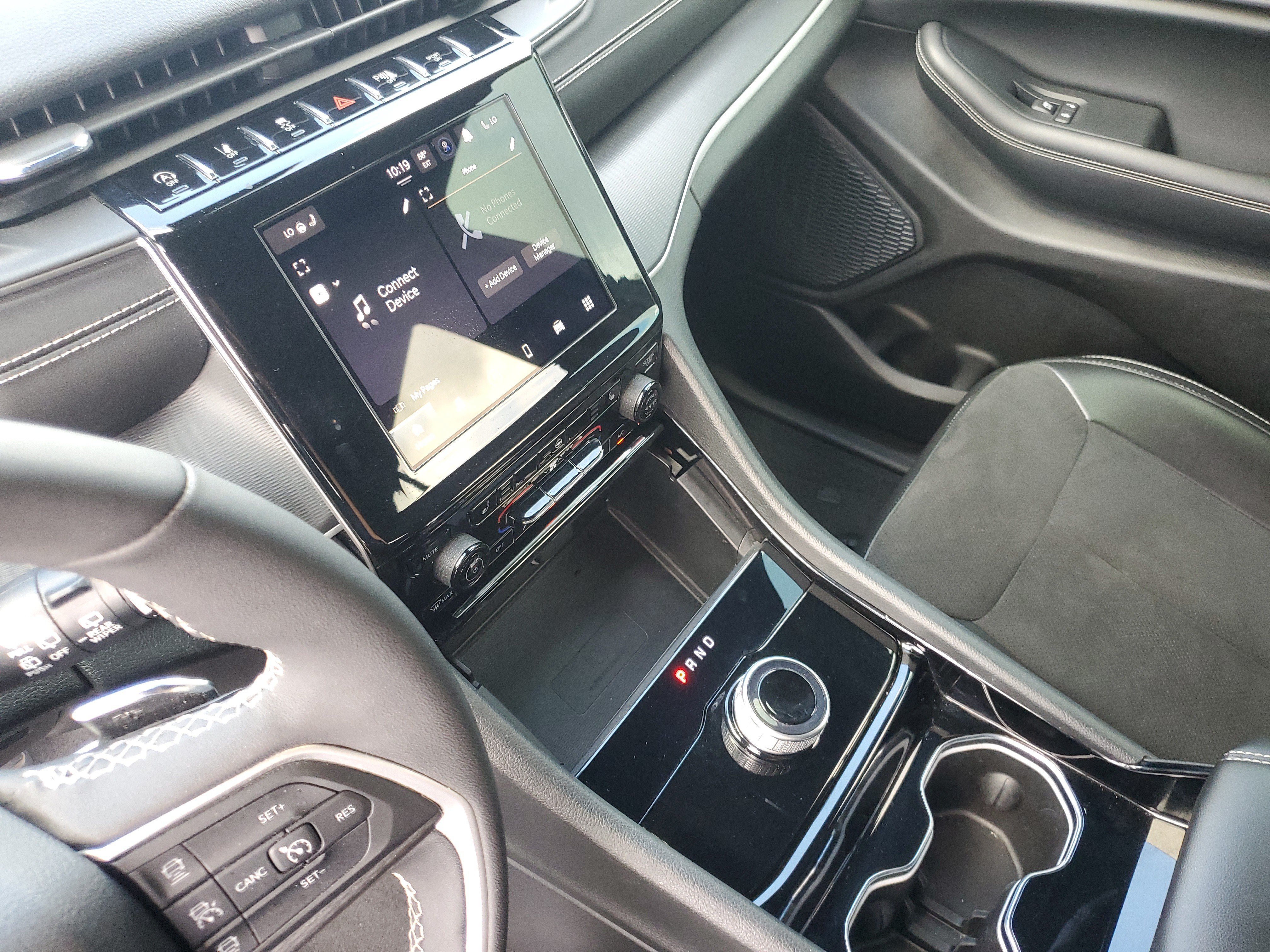 Used 2023 Jeep Grand Cherokee Altitude RWD image 19