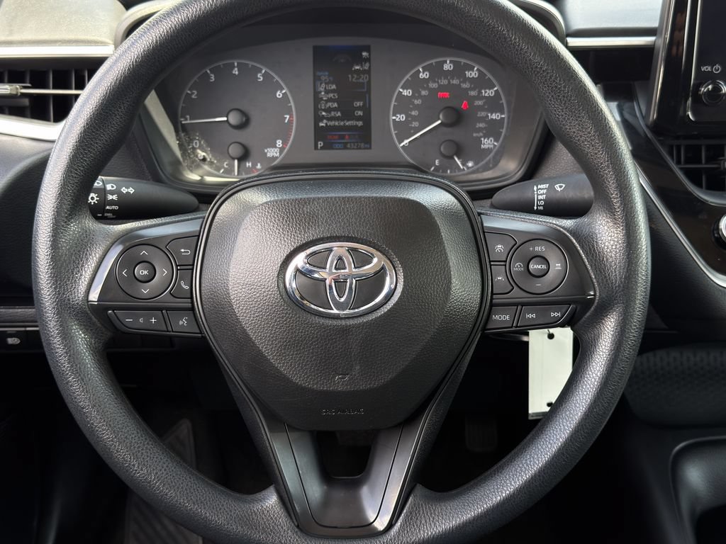 Used 2025 Toyota Corolla LE FWD image 12