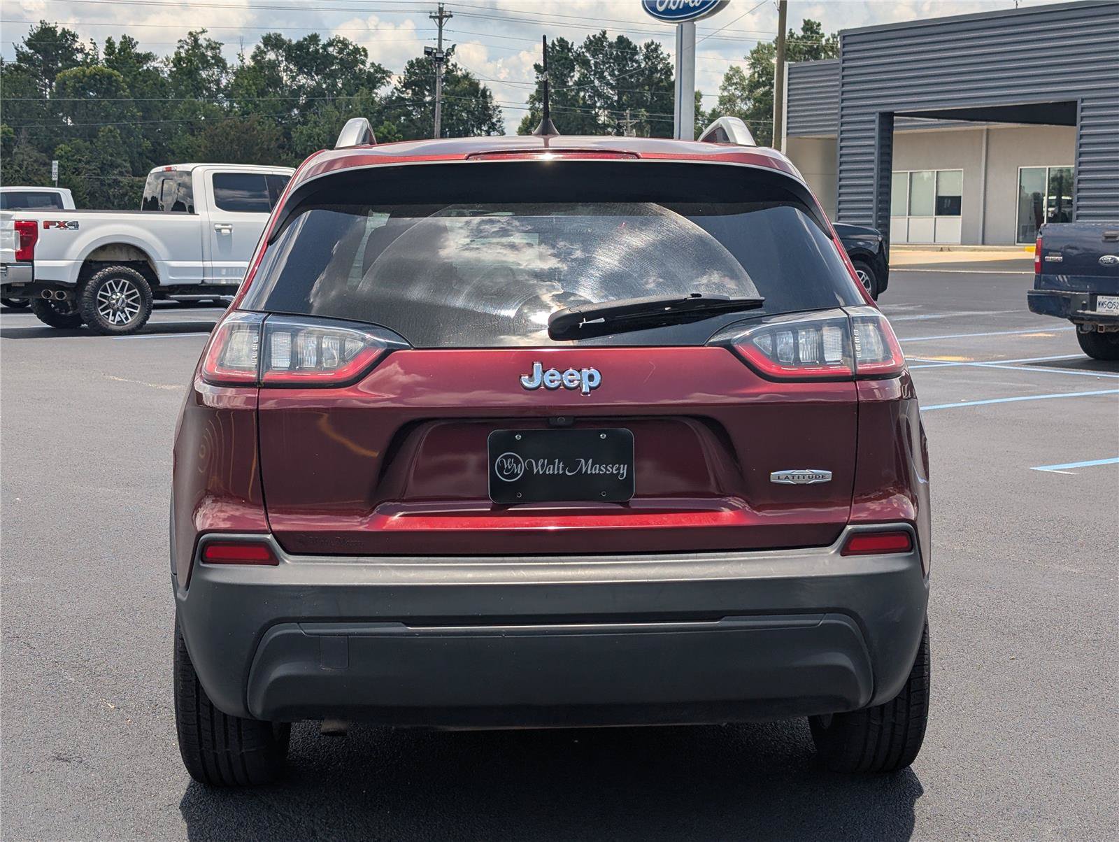 Used 2019 Jeep Cherokee Latitude w/ Popular Appearance Group FWD image 4