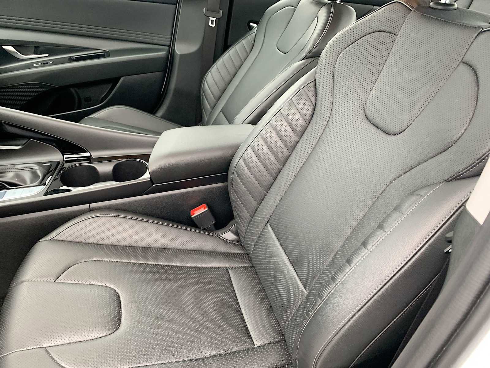 Used 2025 Hyundai Elantra Limited image 20