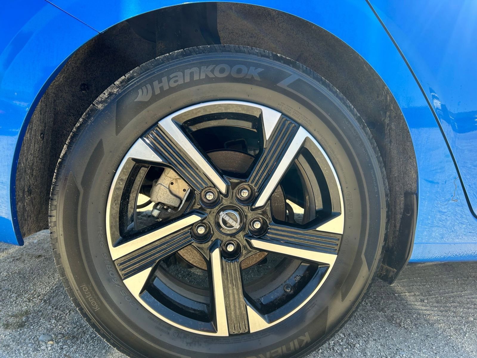 Used 2025 Nissan Sentra SV FWD image 28