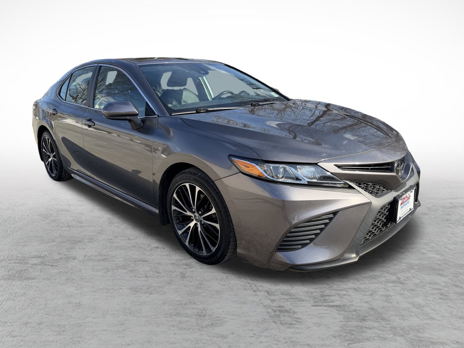 Used 2020 Toyota Camry video 3