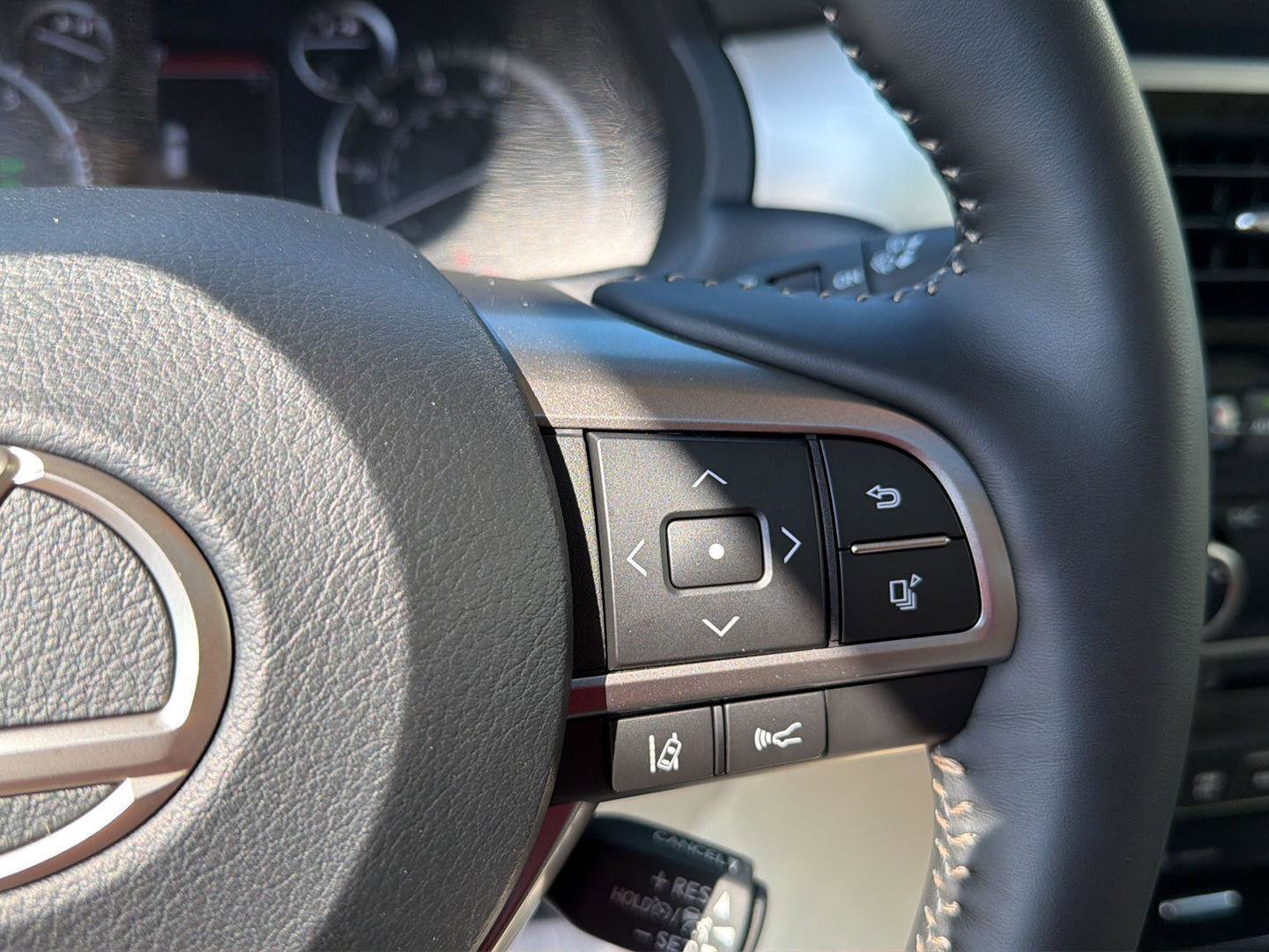 Certified 2023 Lexus GX 460 Luxury w/ Sport Design Package AWD/4WD image 23
