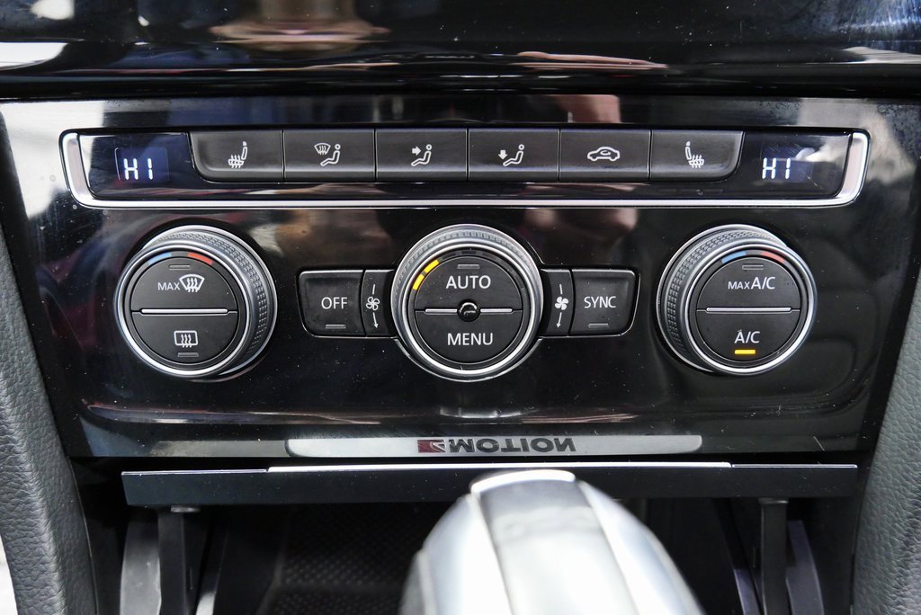 Used 2017 Volkswagen Golf R 4-Door image 29