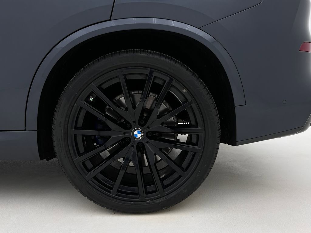 Used 2021 BMW X5 M50i w/ Executive Package image 27