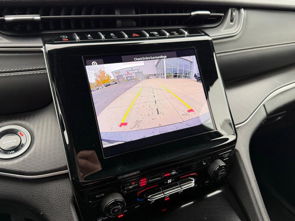 Used 2024 Jeep Grand Cherokee L Laredo image 18