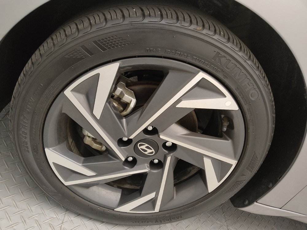 Used 2025 Hyundai Elantra Sport FWD image 31