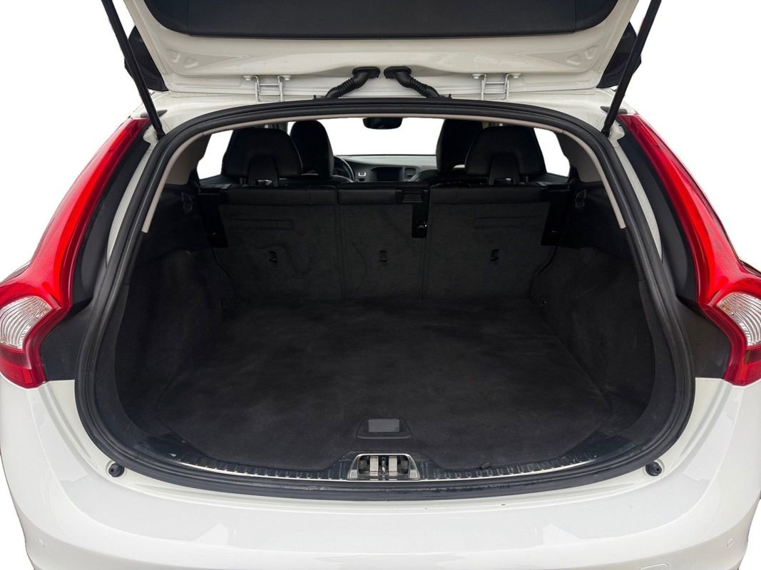 Used 2018 Volvo V60 T5 Dynamic w/ Vision Package image 31