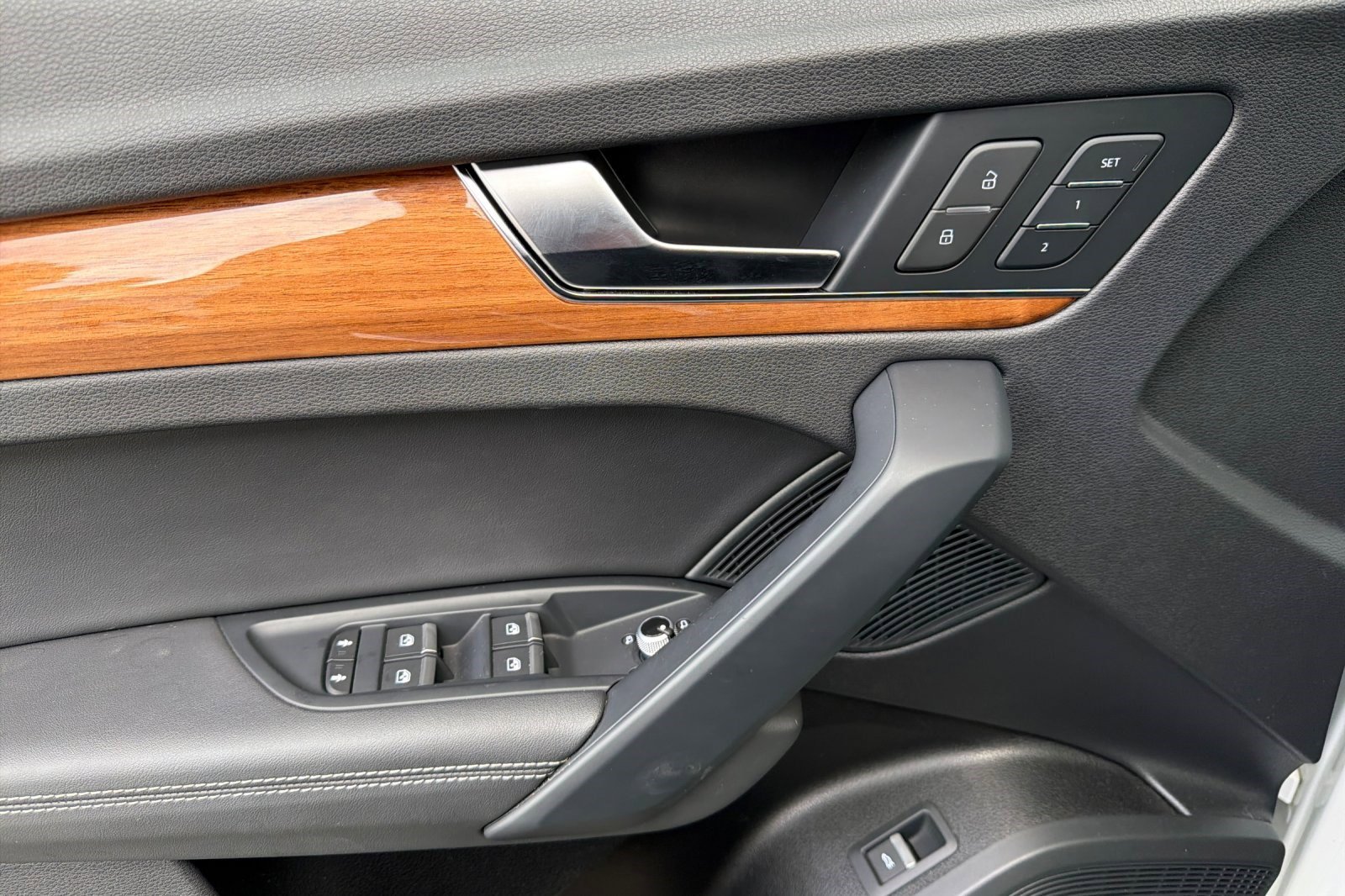 Used 2021 Audi Q5 Prestige w/ Prestige Package image 12