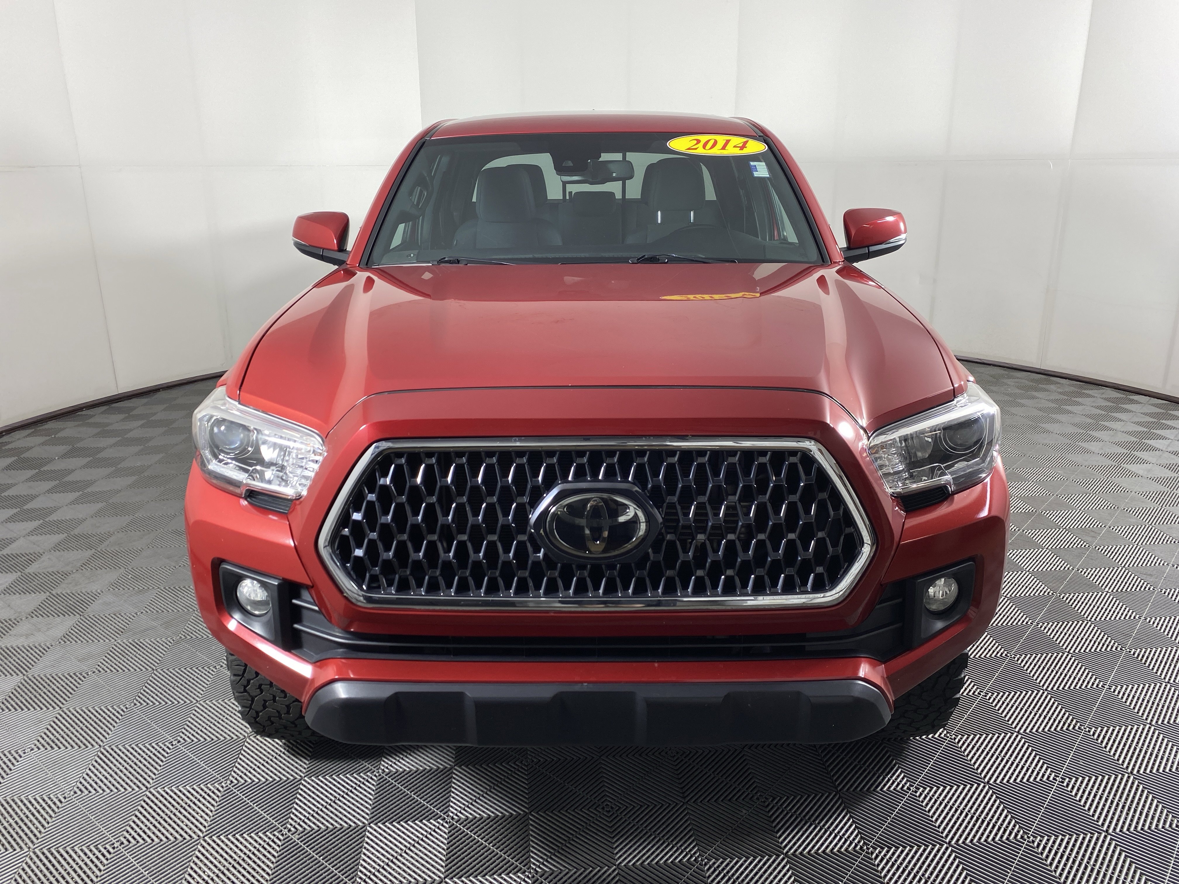 Used 2019 Toyota Tacoma TRD Off-Road AWD/4WD image 11