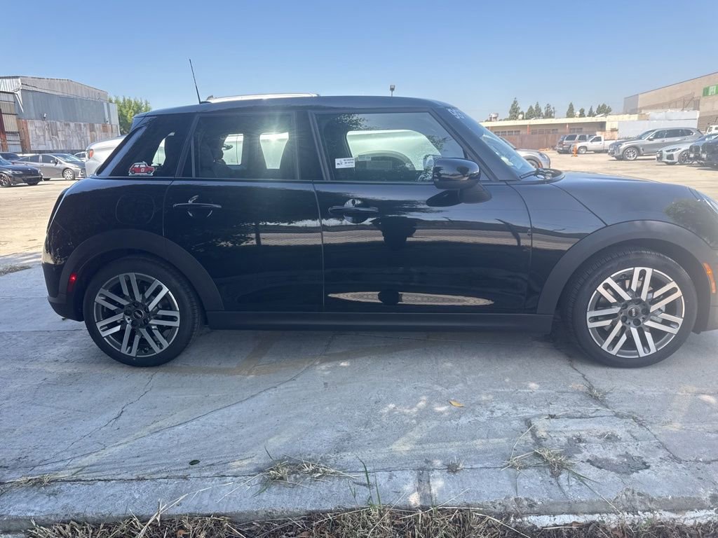 Used 2026 MINI Cooper 4-Door Hardtop FWD image 7