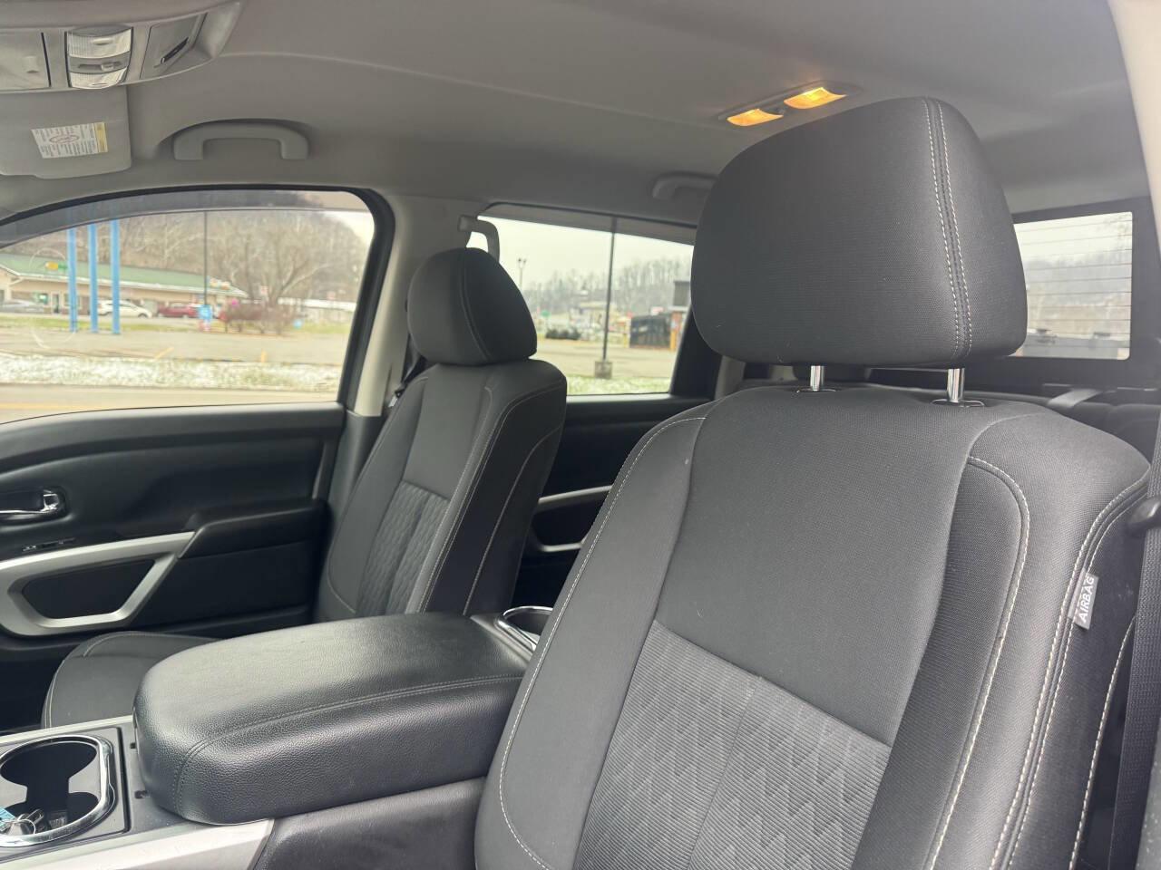 Used 2018 Nissan Titan SV w/ SV Convenience Package image 14