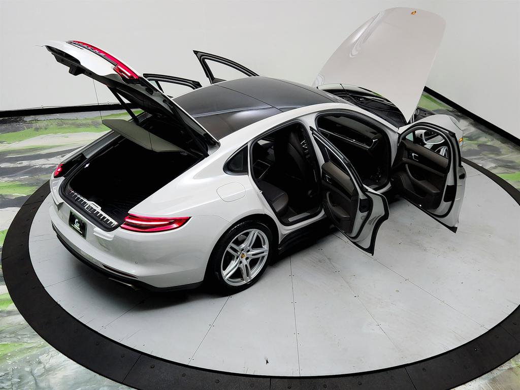 Used 2020 Porsche Panamera 4 image 40