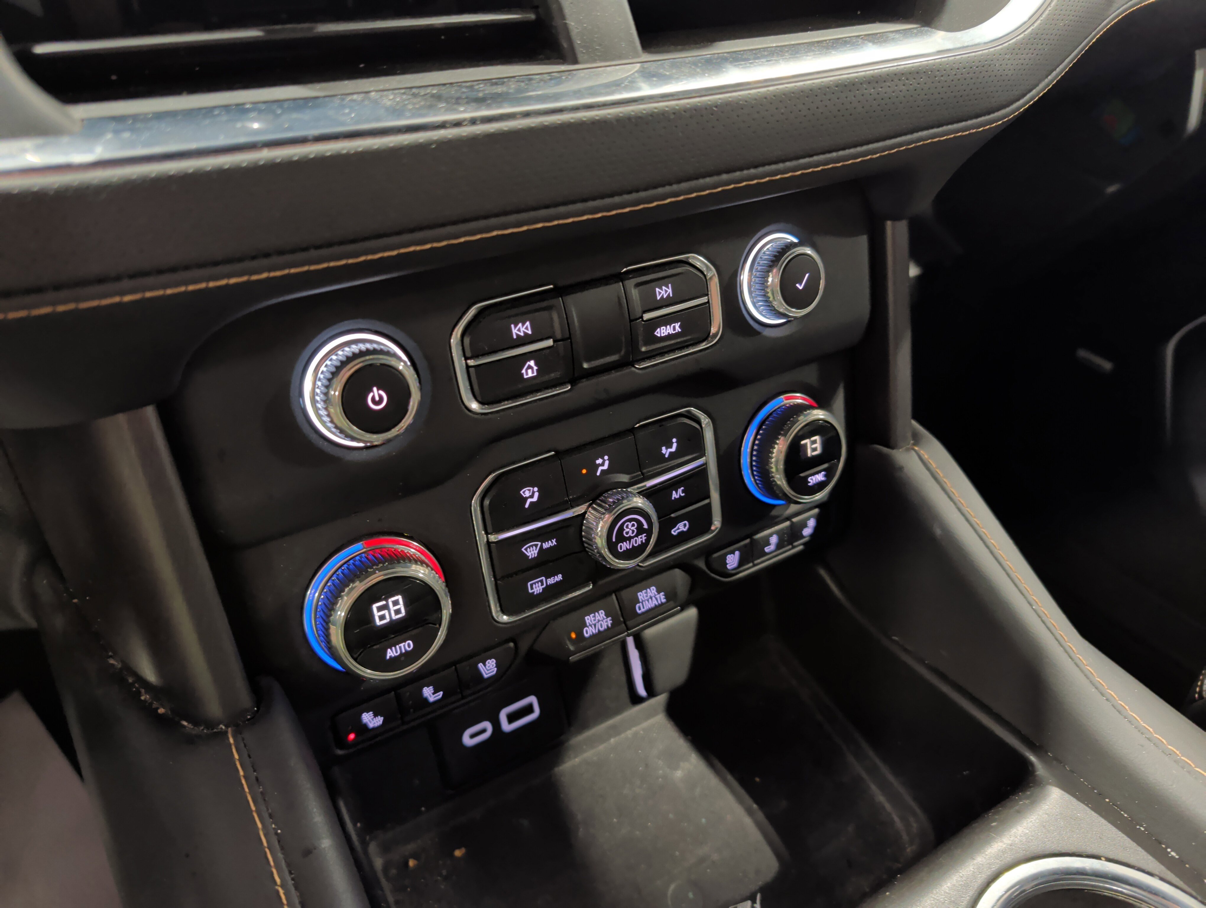 Used 2023 GMC Yukon XL AT4 w/ Technology Package image 14